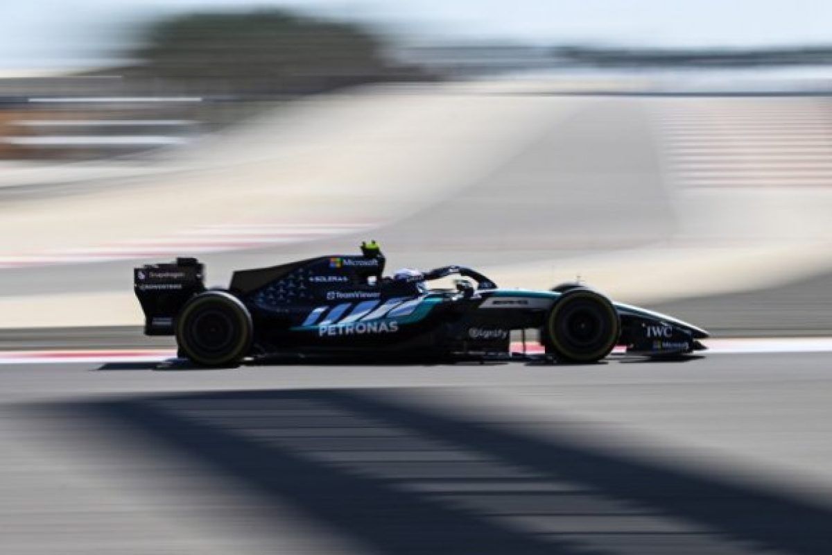 A Mercedes az élen, a Ferrari a középpontban: a nap F1-es hírei