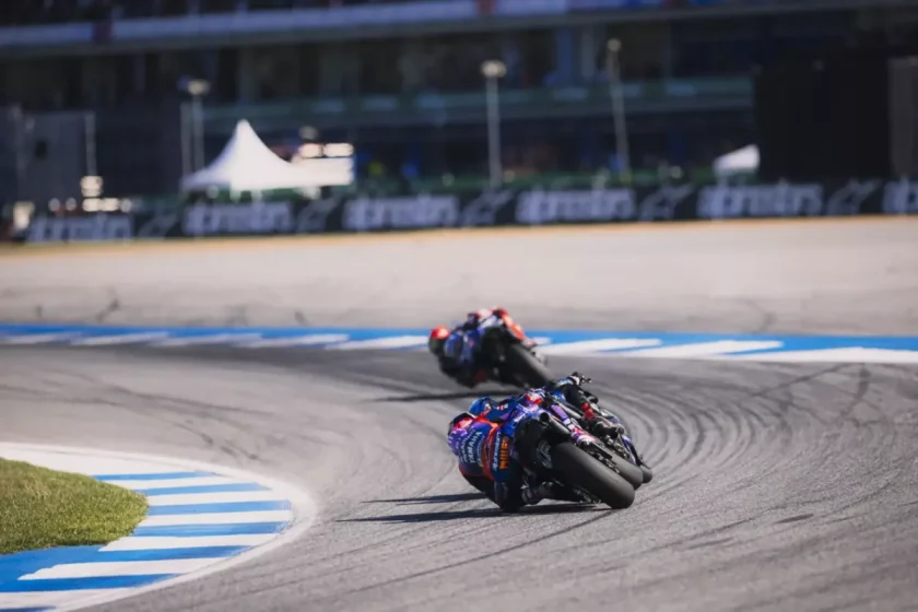 Kritikus pillanatok a versenyen: Miller autójának rendkívüli gumikopása alig engedte gyorsítani