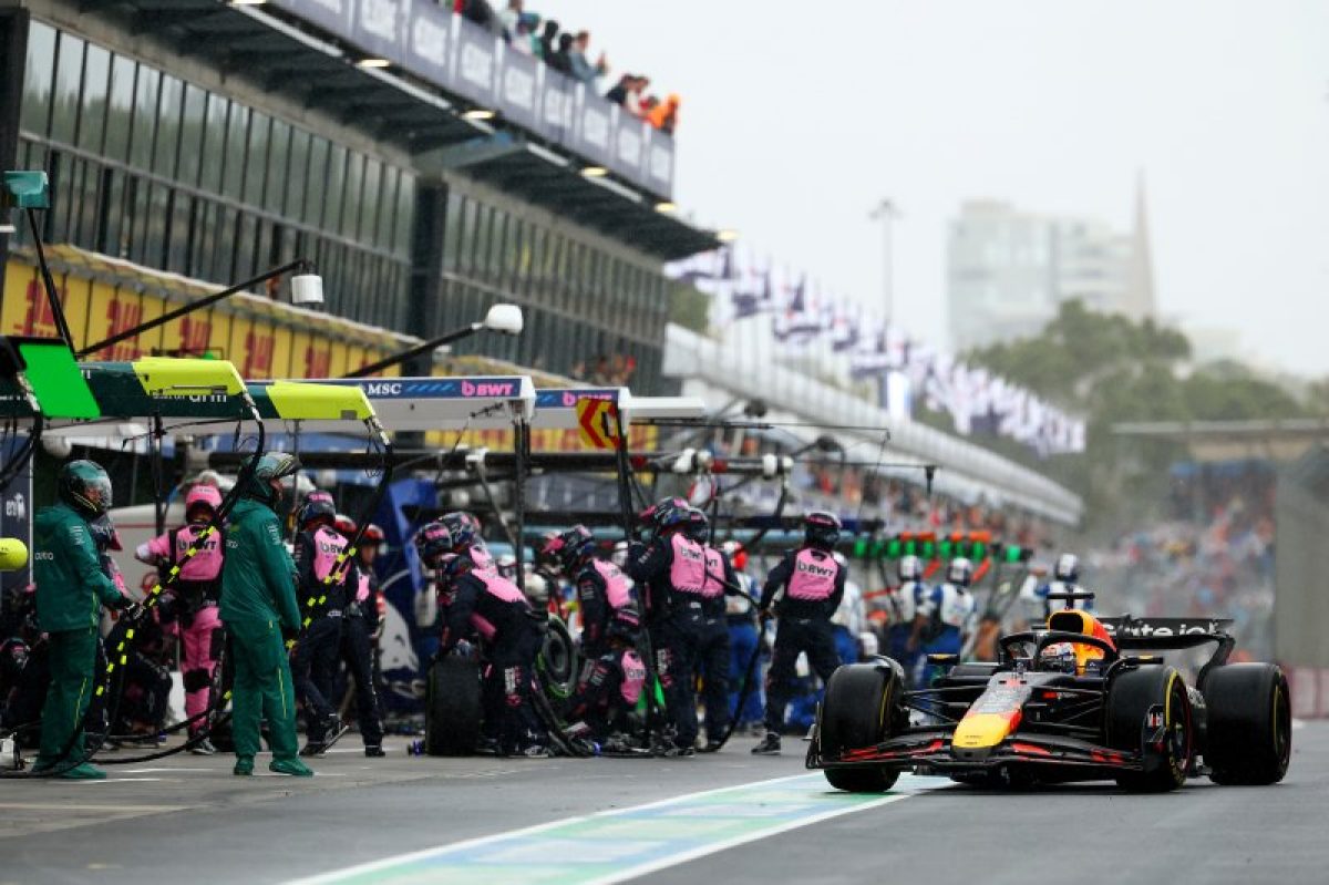 Ausztrál Nagydíjra készülők felkészültek a járatok átszervezésére