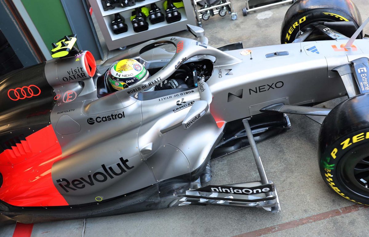 Áttörés az Audi számára: Top 10-ben az első F1-es időmérőn