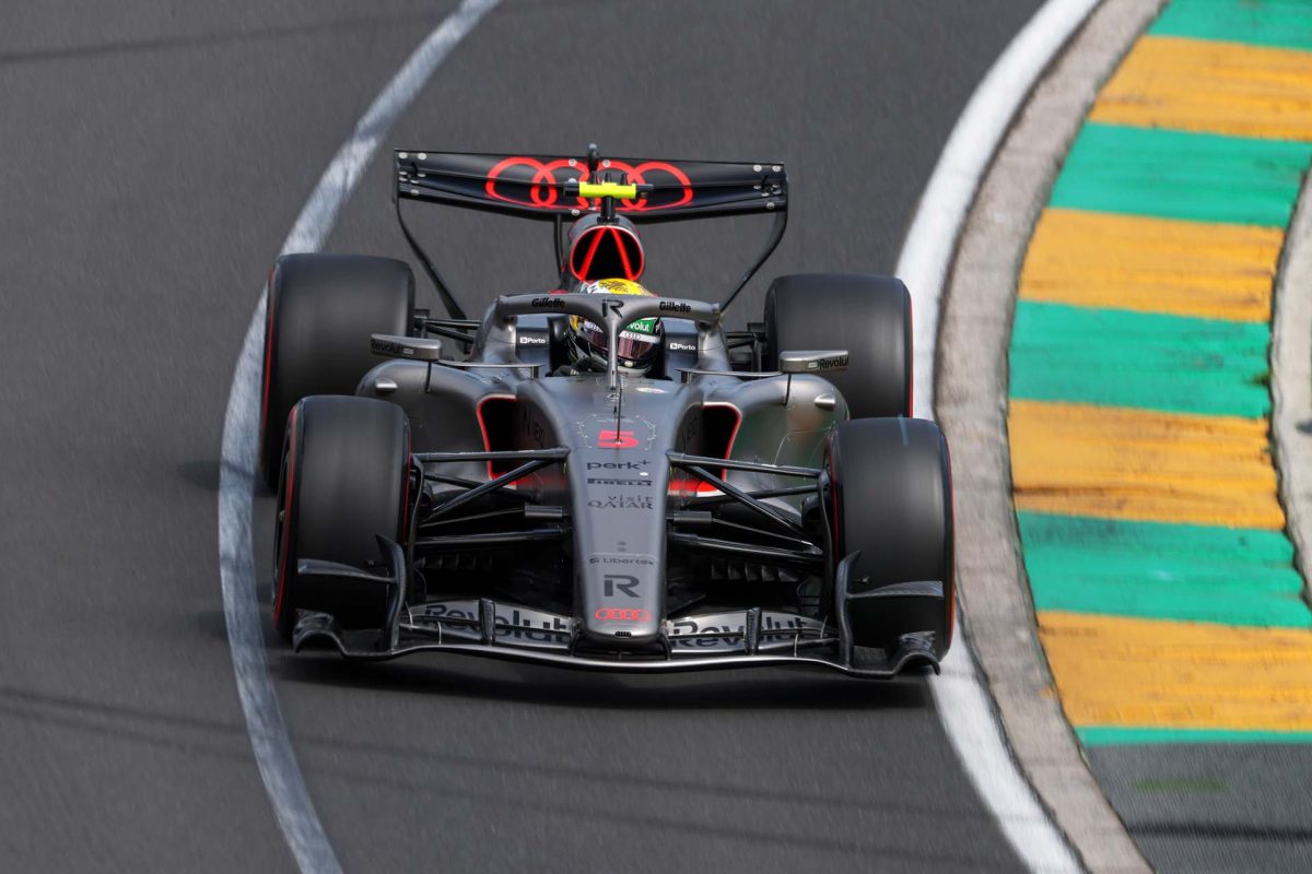 Az „Audi sikeresen debütált a Forma-1-ben pontszerzéssel” cím hatásos lehet.