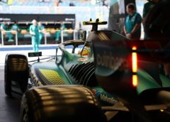 Aston-vallomás és Káosz – Friss F1 hírek csütörtökről