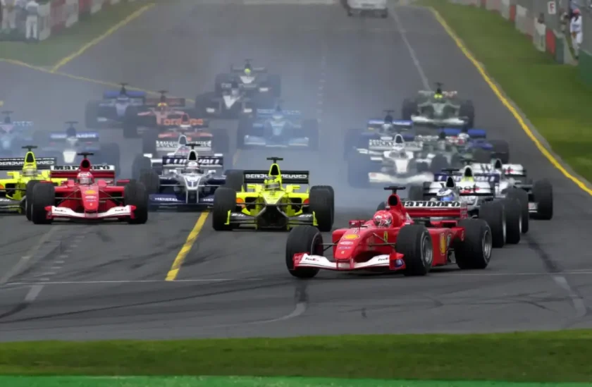 Emlékezetes pillanatokkal indul a 2001-es F1-es szezon: tragikus baleset, nagy nevek bemutatkozása és Schumacher-győzelem