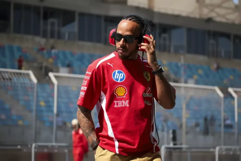 Hamilton kémkedésével két rivális csapatnál: a Forma 1 színfalai mögötti taktikai cselszövések.