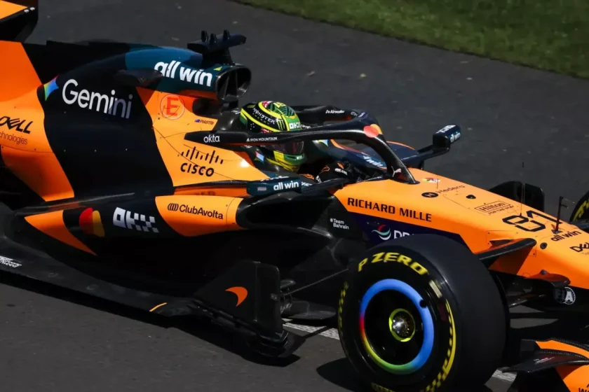 A McLaren csapata az élre állt Ausztráliában, Hamilton pedig előzte Leclerc-t
