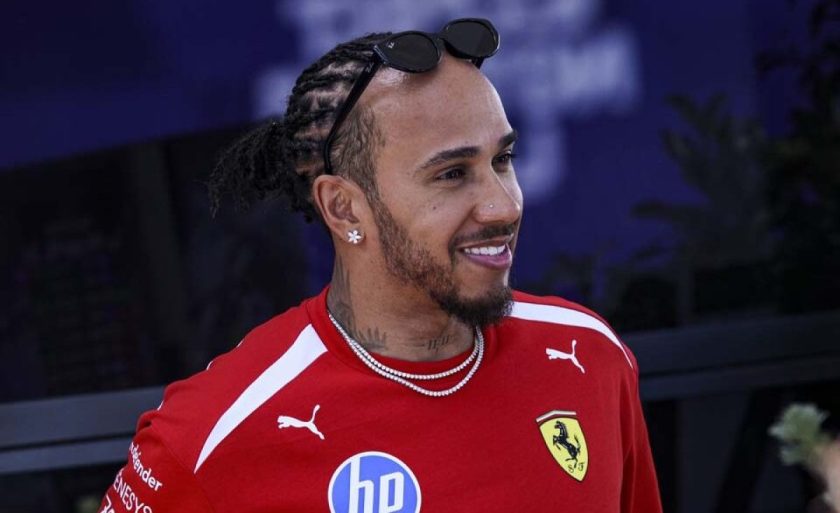 Hamilton kijelölte a célt 2026-ra: győzni akar a Ferrarival