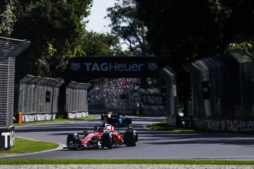 A McLaren átveszi az irányítást az F1-es Ausztrál Nagydíj pénteki edzésnapján