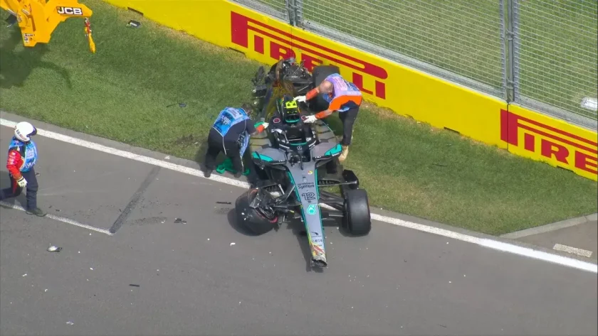 Drámai pillanatok a pályán: Mercedes autók összetörtek, míg másik bejelentkezett a pole-re