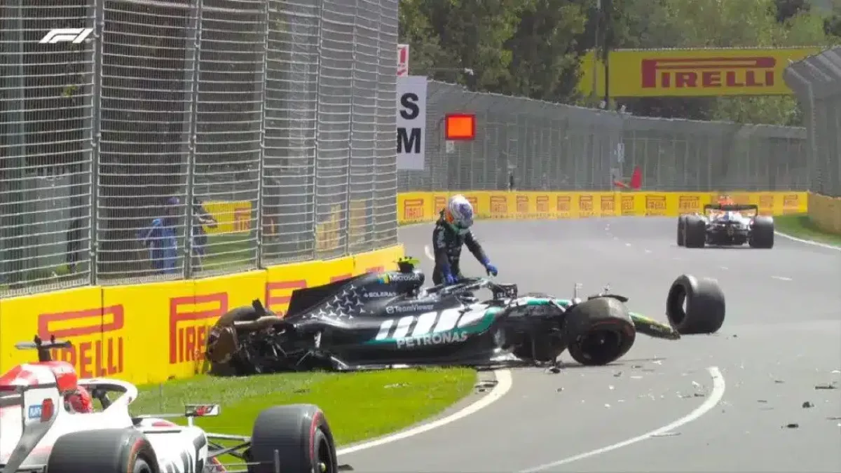 A „Súlyos probléma a Mercedesnél az Ausztrál Nagydíj előtt: Rommá tört az autójuk” cím hatásos lehet.