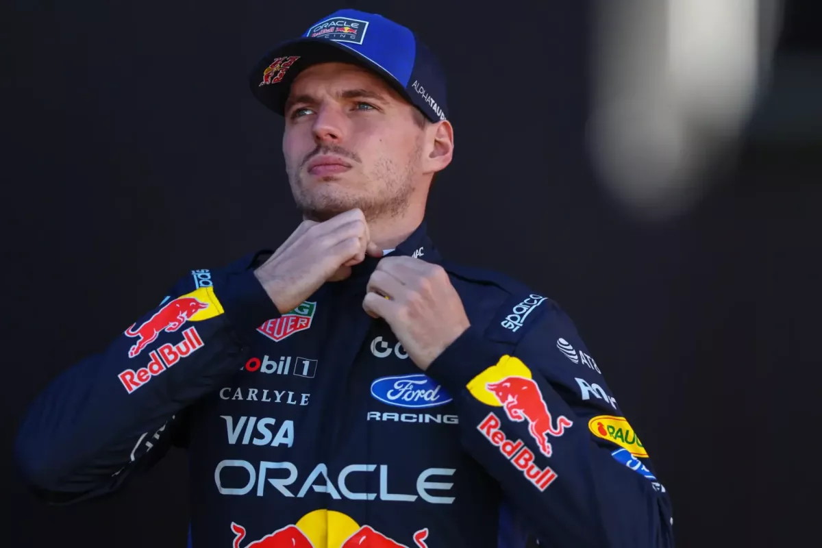 Russell és Verstappen feszült konfrontációja: az egymásra mutogatás folytatódik Melbourne-ben