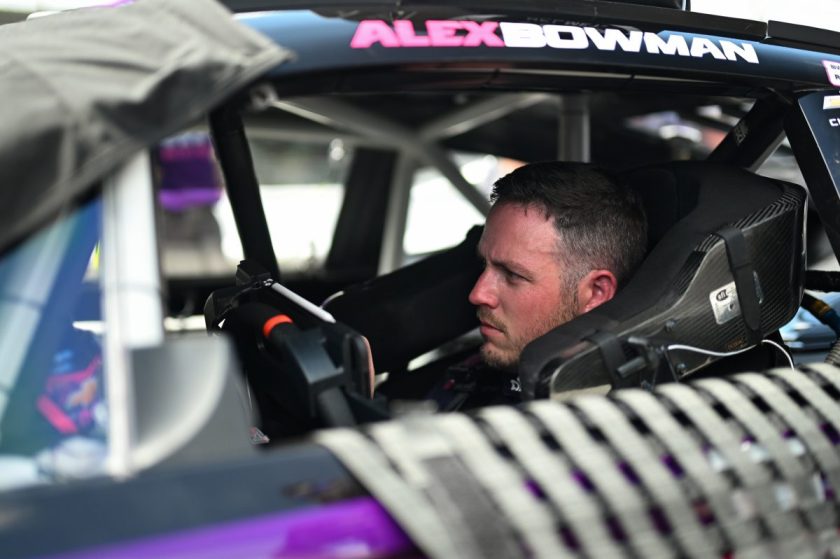 Alex Bowman Vertigóval Diagnosztizálták, Kihagyja a NASCAR Cup Phoenixi Futamát