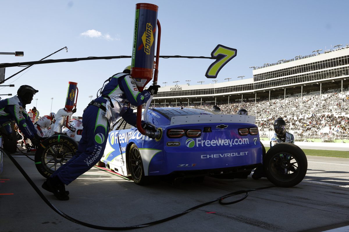 A JGR magánnyomozása a NASCAR-ban: Denny Hamlin reakciója