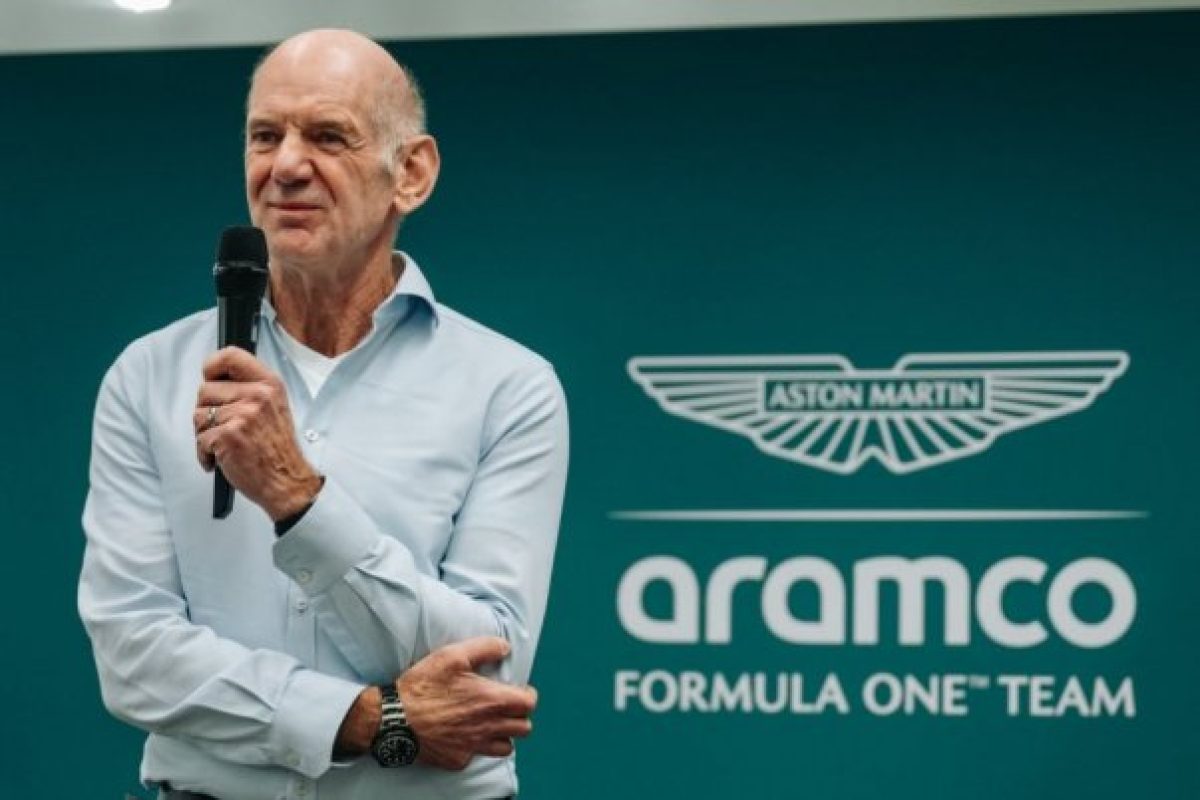 Newey: Az akkumulátor hiánya aggasztó helyzetet teremt