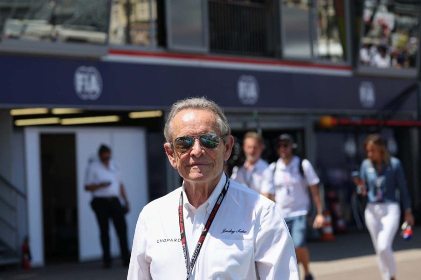 Az idézőjelben szereplő mondat hatásos címe lehet: „Egy legendás pilóta tanácsa: ne hasonlítsuk a múltat a jelennel