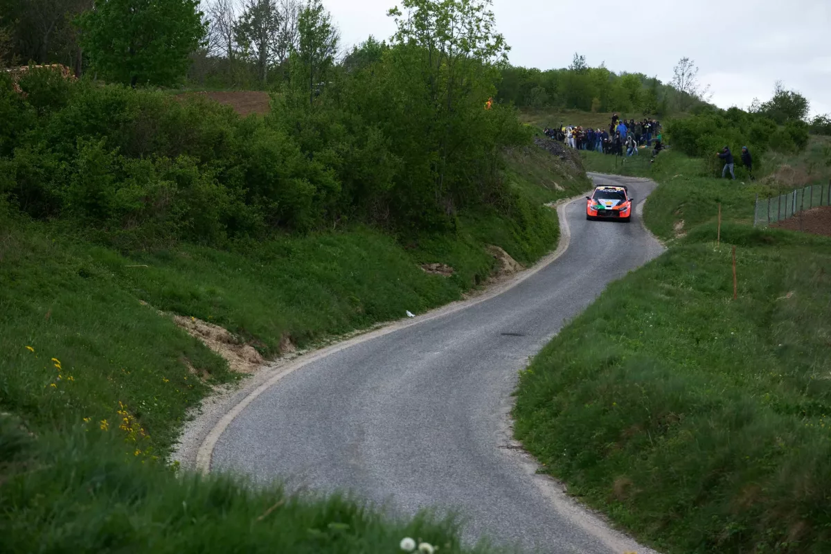 Neuville érdeklődve, de óvatosan tekint az új horvát pályákra