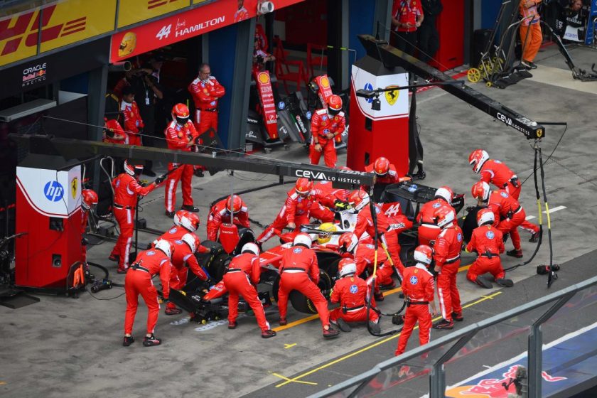 A Ferrari versenycsapata mögött álló elit bokszkiállás szakértők világa