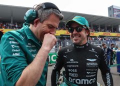 Az F1 meglepte Alonsót egy megható ajándékkal a fia születése után