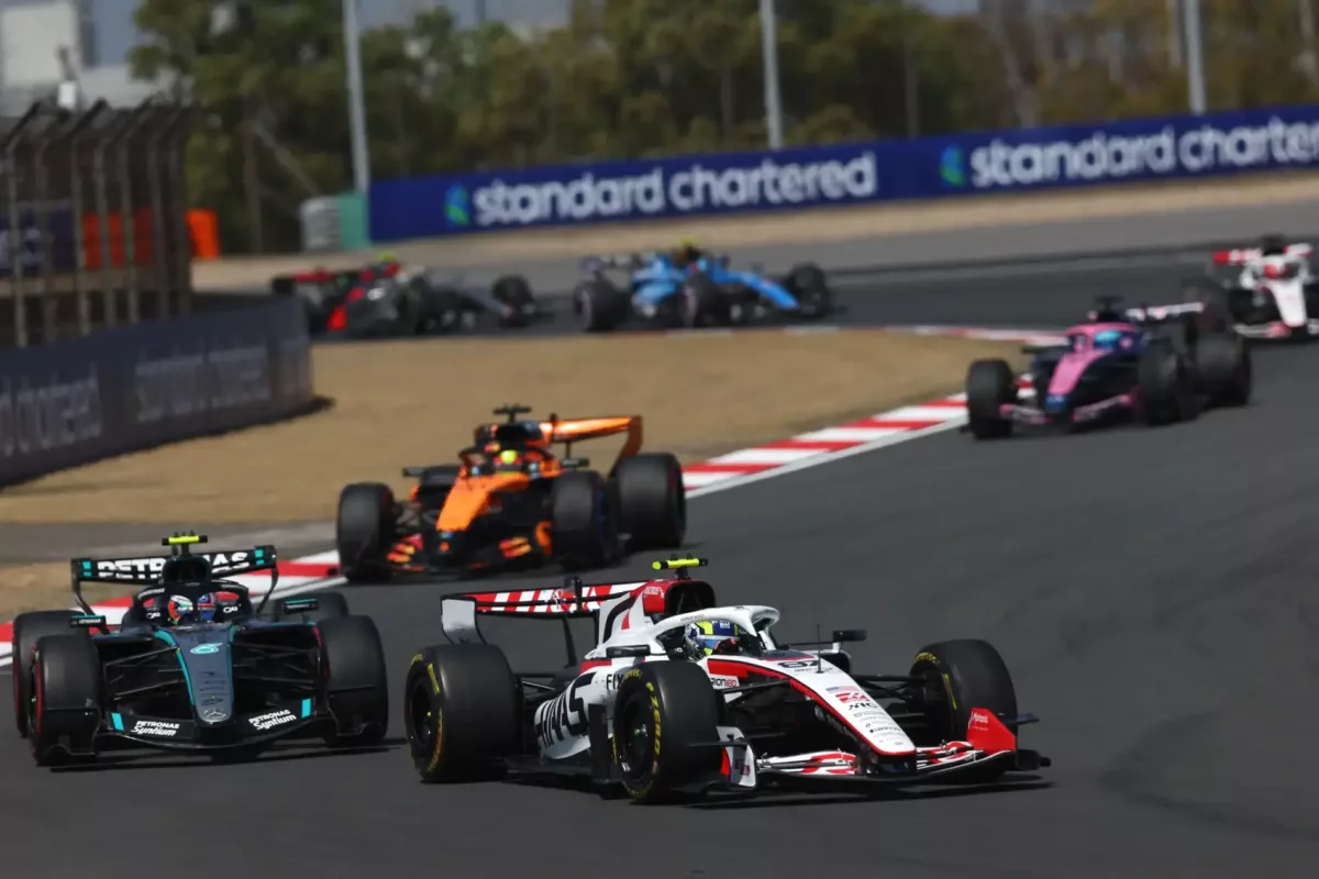 Ennyire brutálisan nagy összeget veszít az F1 a kényszerszünettel