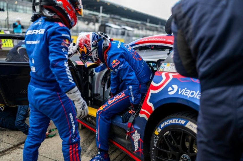 Montoya: A Red Bullnak le kell tiltania Verstappent a GT-zéstől