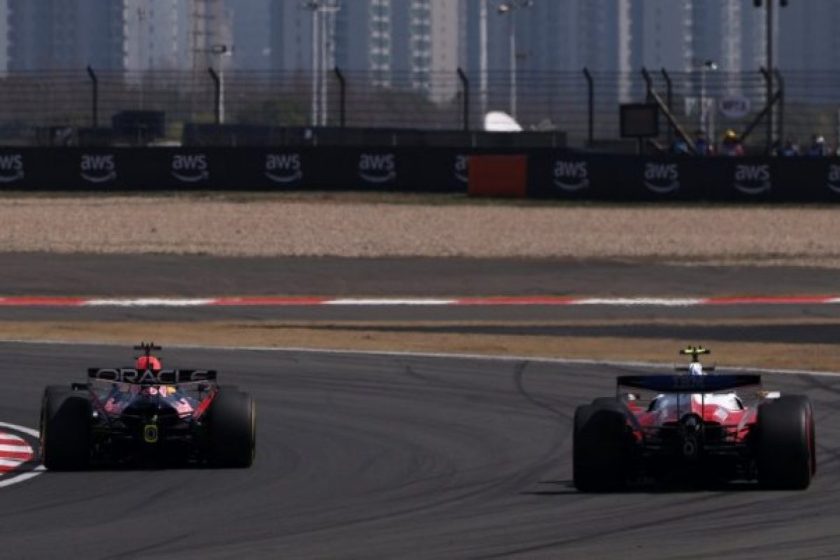 Akcióban a versenyzők: friss F1-hírek a vasárnapi esélyekről