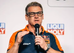 A KTM vezér sértődékenysége mellett a visszatérő mérnökzseni megértő bánásmódban részesül