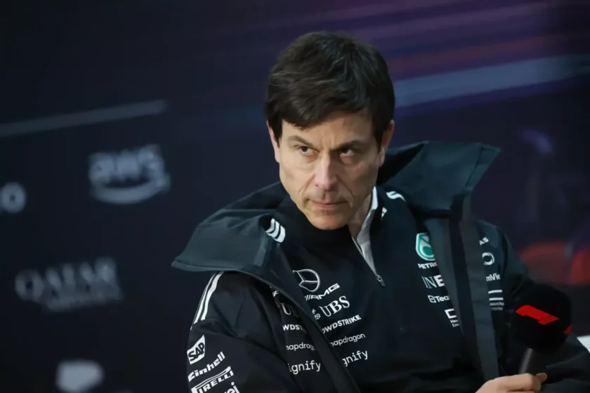 Az alábbi cím could be: „Megdöbbentő fordulat: Papíron mindent bevallott az F1-es Mercedes, mindkét pilótáját kirúgta
