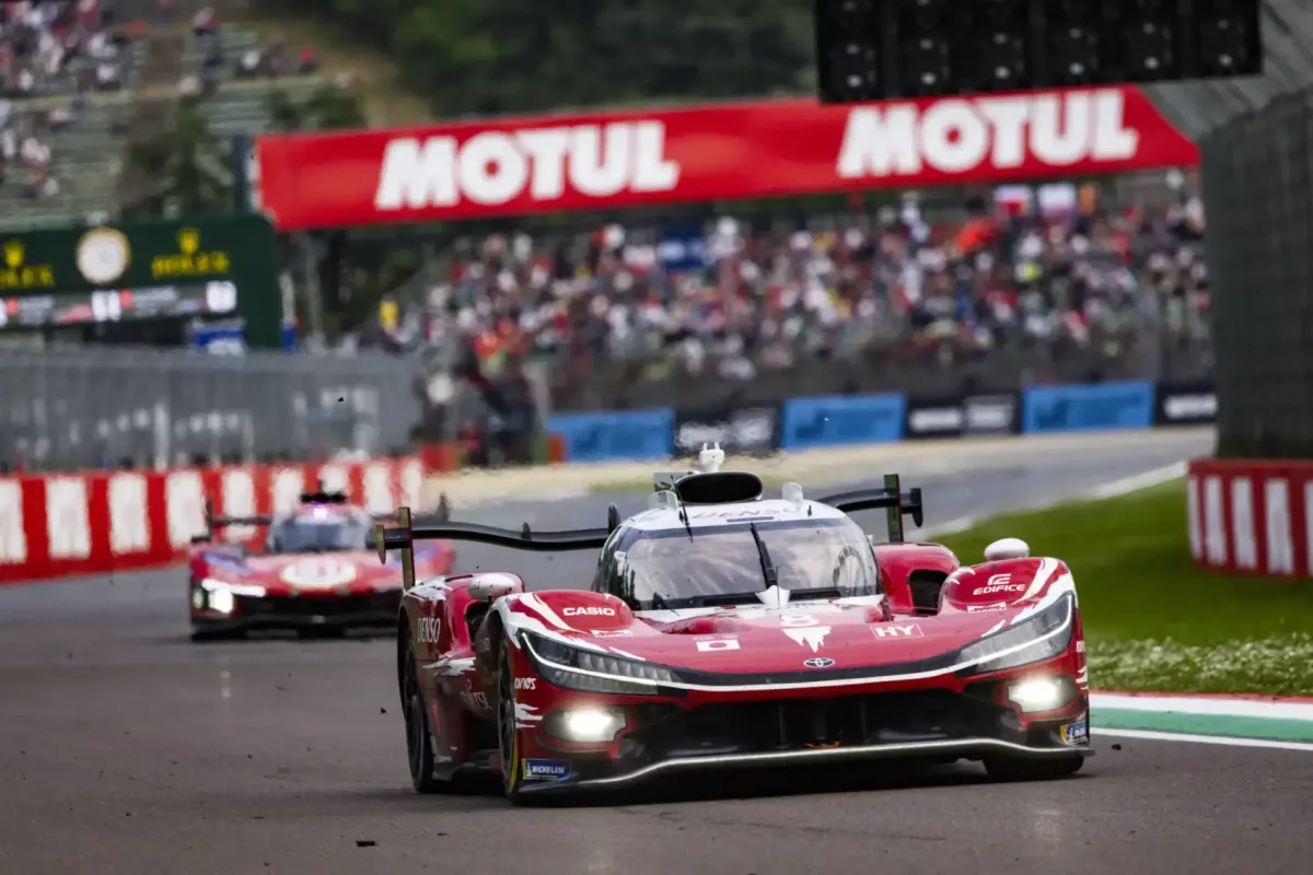 A Toyota meglepte a Ferrarit és megnyerte az Imola-i szezonnyitót