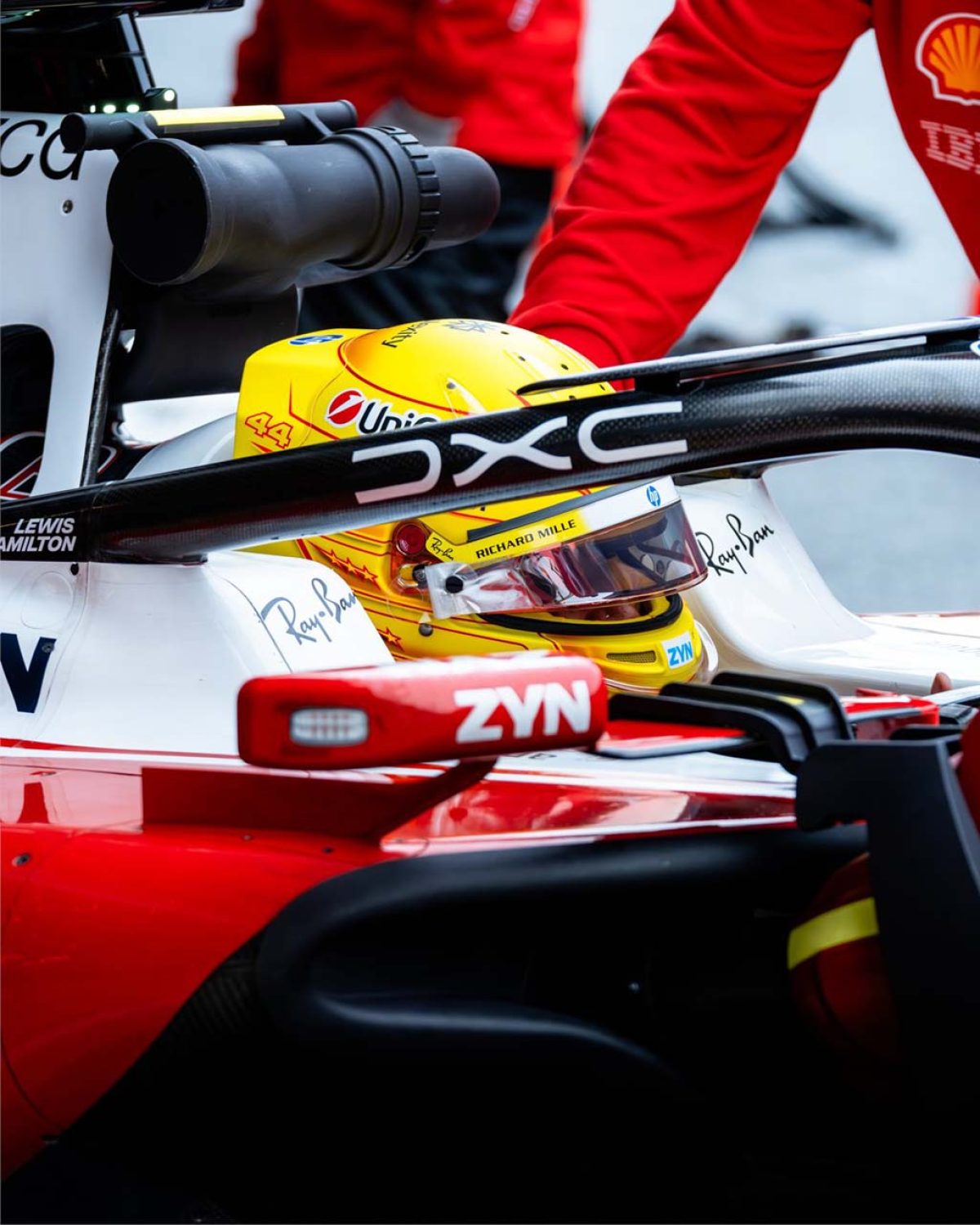 Eltűnő hangok a verseny szélén: Hamilton aggodalmai az erőforrások vitája kapcsán