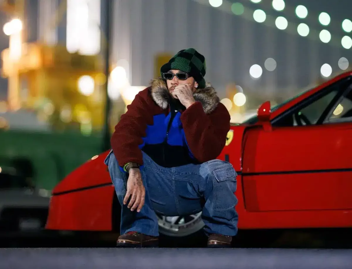 Összeomlik a világod, amikor meglátod, ki ül Lewis Hamilton mellett a Tokyo Drift videójában