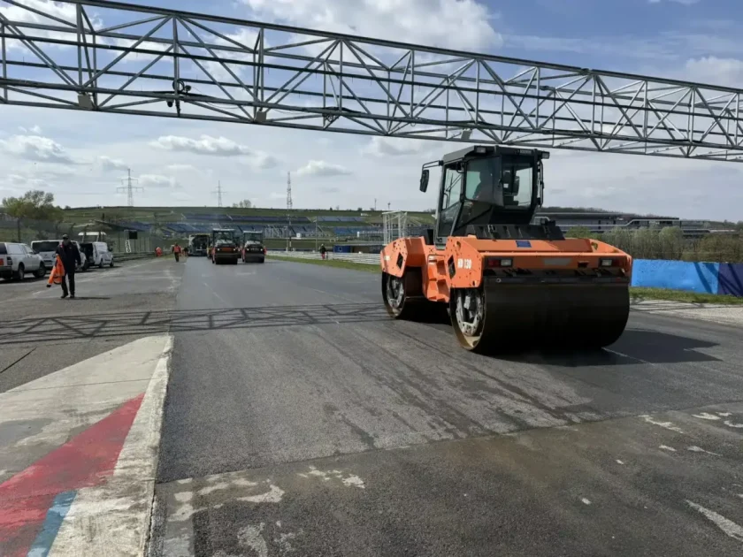 Új fejezet kezdődik: Hungaroring újraaszfaltozása zajlik