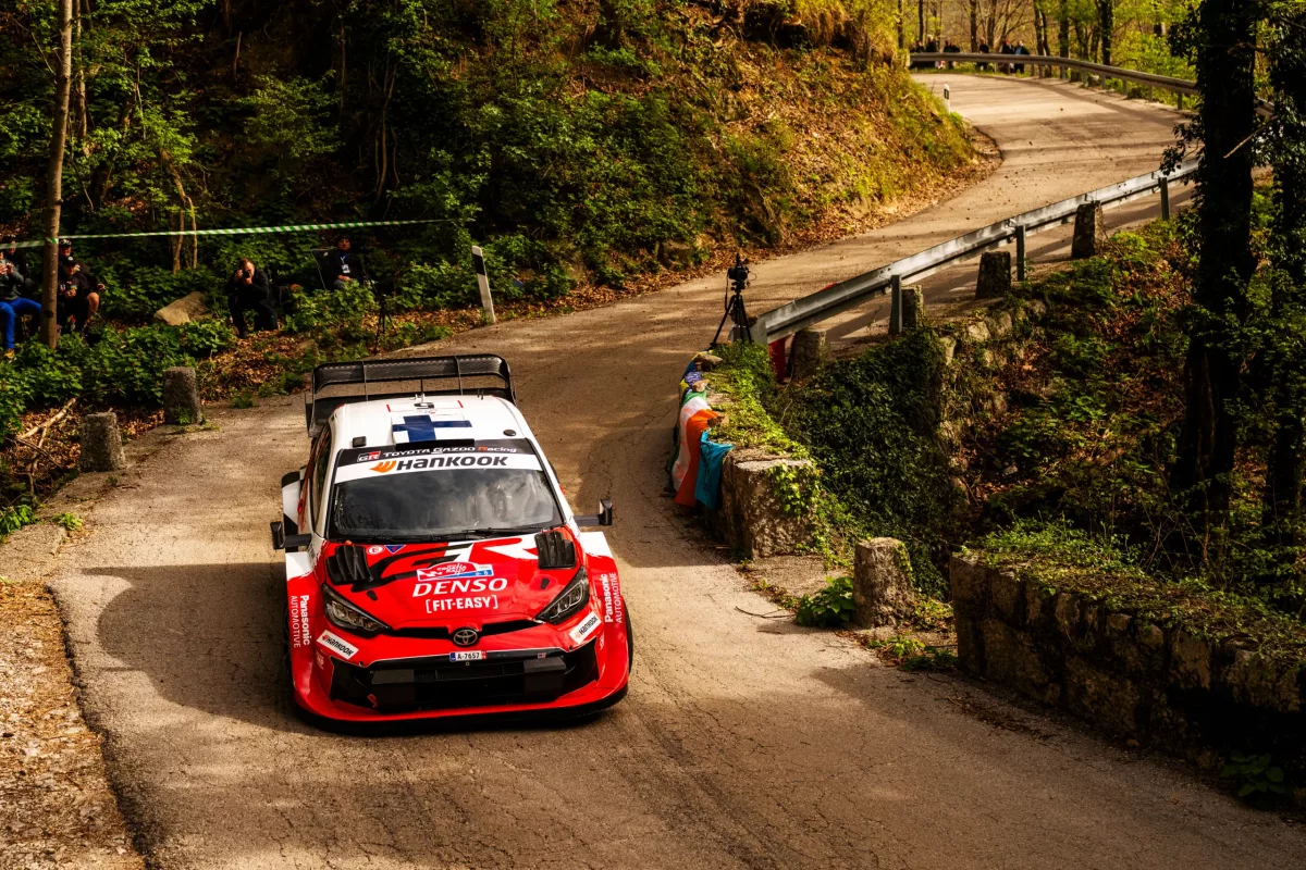 Versenyfutás a Természetben és a Pályán: Evans az erdőben, Pajari a Horvát Rallyn