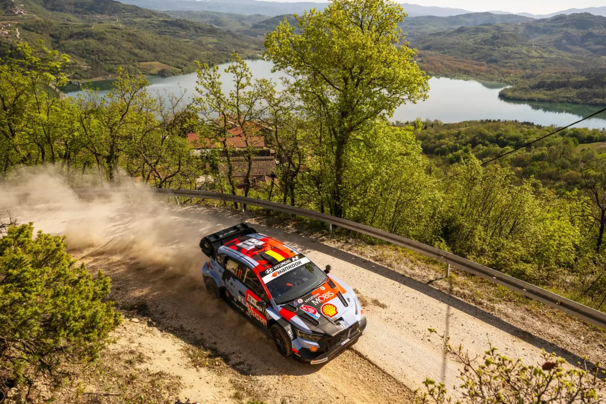 Neuville támadásba lendült, de Pajari kitart az élen a Horvát Rallyn