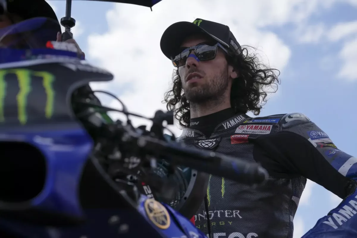 Rins ellenfele kételkedik a MotoGP-ben való tartózkodásában: „Csak a fejemet vakarom”