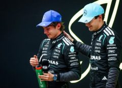 A Mercedes F1 csapat vezetője arra buzdítja George Russellt és Valtteri Bottast, hogy versenyezzenek