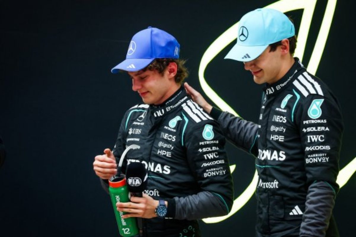 A Mercedes F1 csapat vezetője arra buzdítja George Russellt és Valtteri Bottast, hogy versenyezzenek