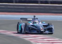 Lenyűgöző látvány: a Formula-E vadonatúj, Gen4 autója mozgás közben