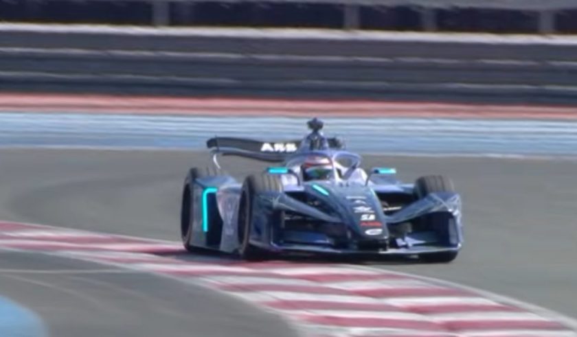 Lenyűgöző látvány: a Formula-E vadonatúj, Gen4 autója mozgás közben