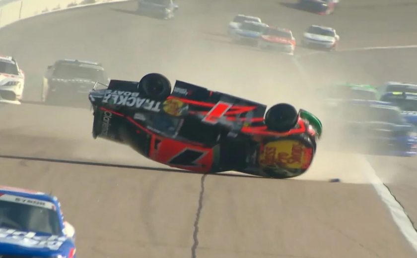 NASCAR O’Reilly Kansasi Futam: Az Óriási Baleset és a Megdöbbentő Csapattársi Szeretet