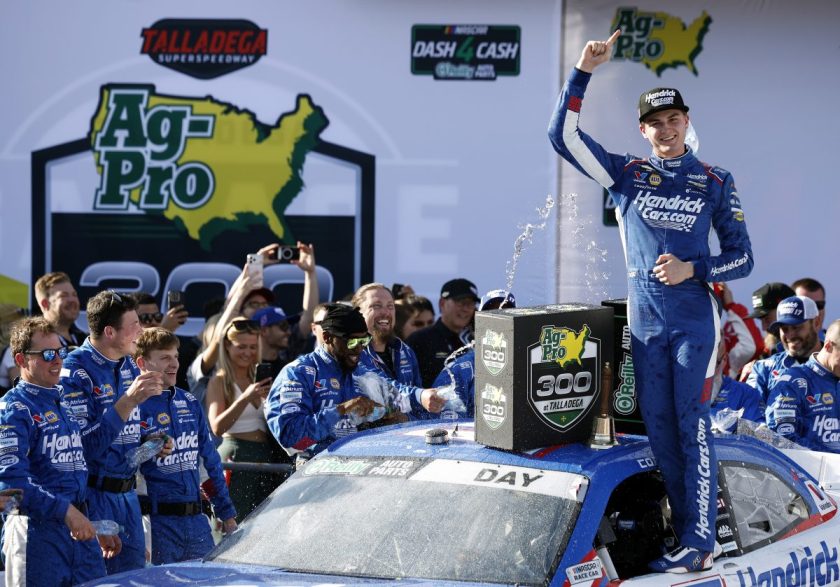 Az NFL-legendával közreműködve Corey Day megszerezte karrierje első NASCAR-győzelmét