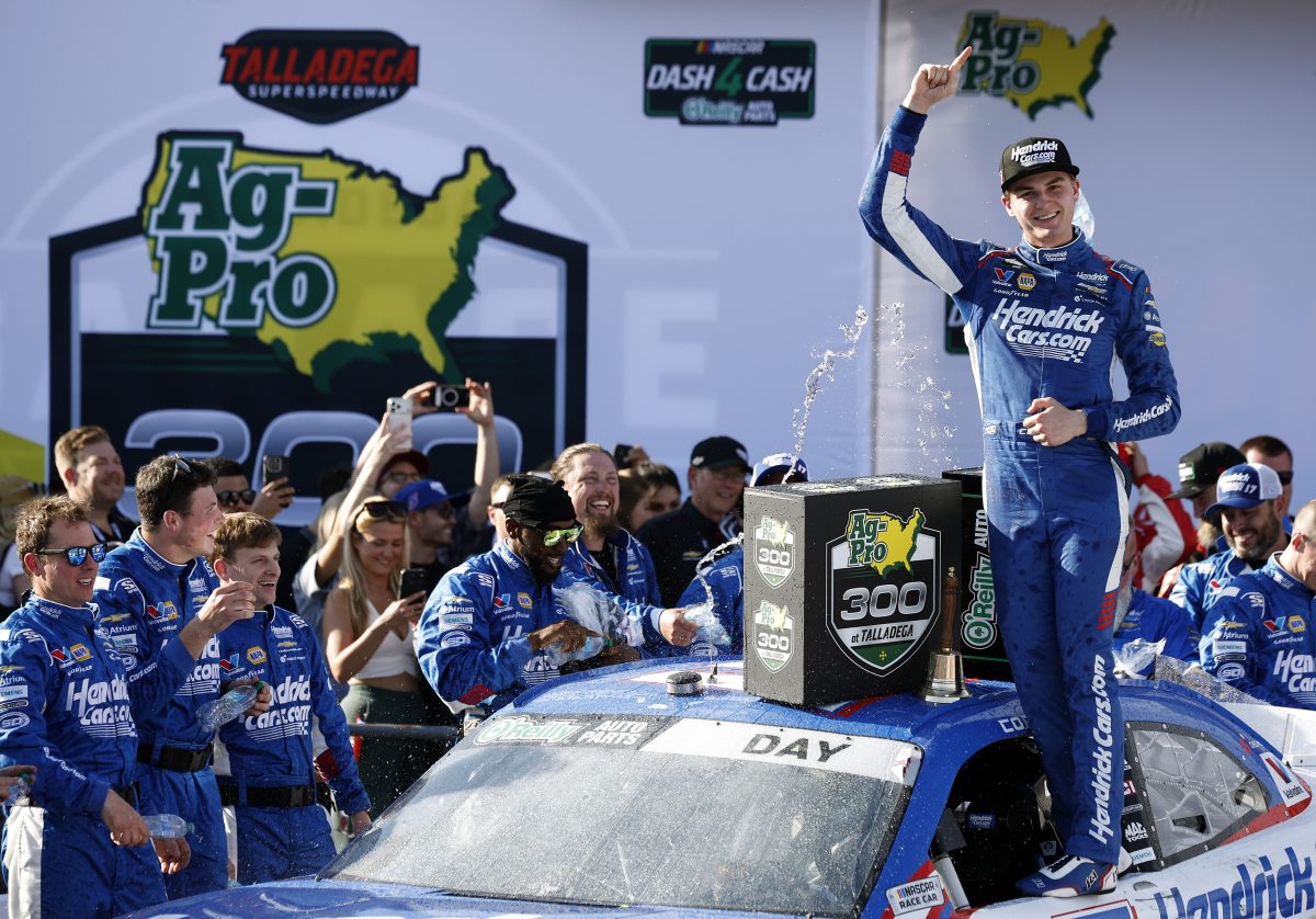 Az NFL-legendával közreműködve Corey Day megszerezte karrierje első NASCAR-győzelmét