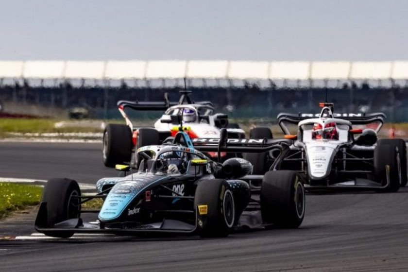 Molnár Martin briliáns dobogót szerzett az első brit F3-as versenyhétvégén