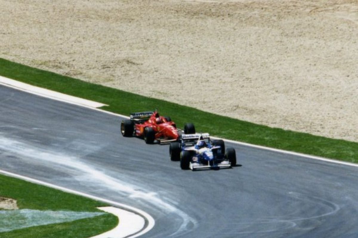 Az emlékekben élő Schumacher és Villeneuve legendás összecsapása