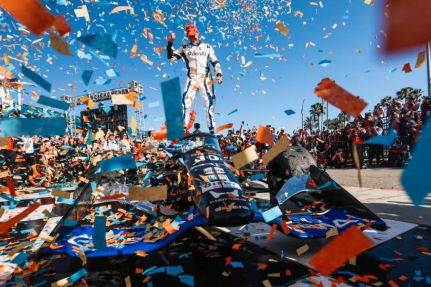 Döbbenetes manőver a bokszban és siker a Long Beach-i versenyen: Palou diadalmasan keresztülhúzta Rosenqvist terveit az IndyCarban