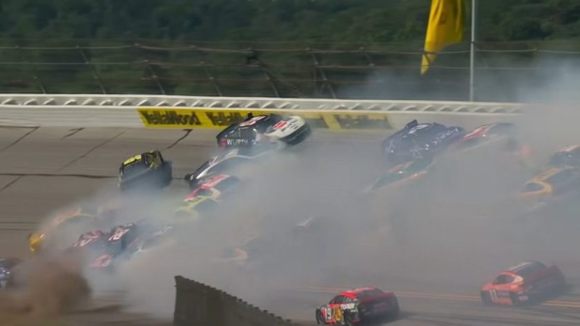 Videón rögzített balesetek: Jos Verstappen bukása és a 27 autós NASCAR-incidens