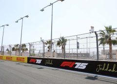 Az „F1-es versenynaptár bővülhet a tripla hétvégékkel” cím hatékonyan kifejezi az új fejlemény lényegét.