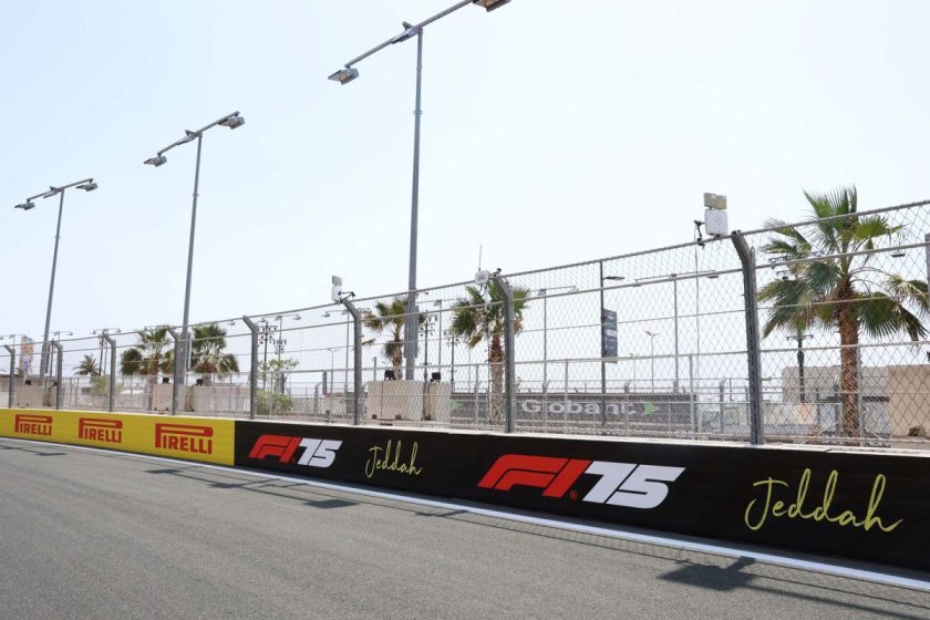 Az „F1-es versenynaptár bővülhet a tripla hétvégékkel” cím hatékonyan kifejezi az új fejlemény lényegét.