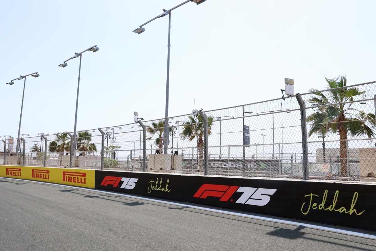 Az „F1-es versenynaptár bővülhet a tripla hétvégékkel” cím hatékonyan kifejezi az új fejlemény lényegét.