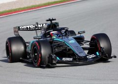 A Mercedes uralma: Triplázott a kanadai nyitóedzésen, három piros zászló is felbukkant