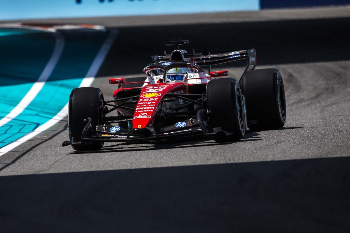 A Ferrari különleges hátsó szárnyát megtartja Miamiban – Vasseur megerősítette