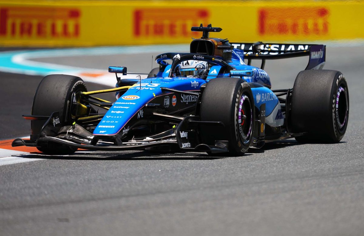Az FIA hibája átrendezi a miami sprint rajtrácsát: Albon büntetése meghatározó változást hoz.